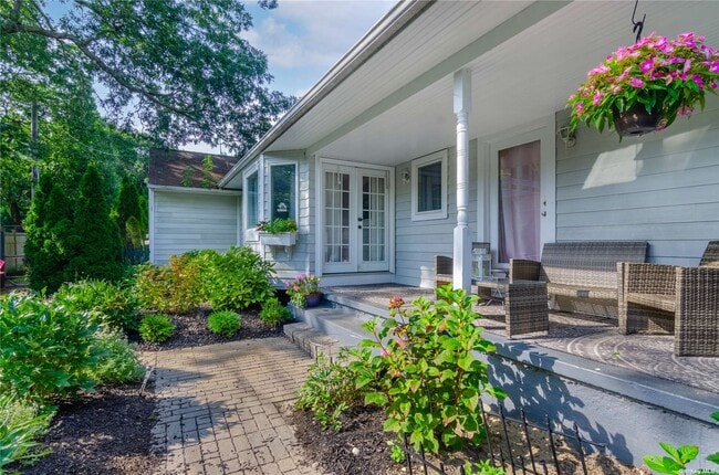 Building Photo - 50 Meeting House Rd