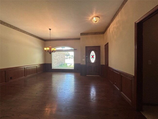 Building Photo - 9908 Thompson Ave