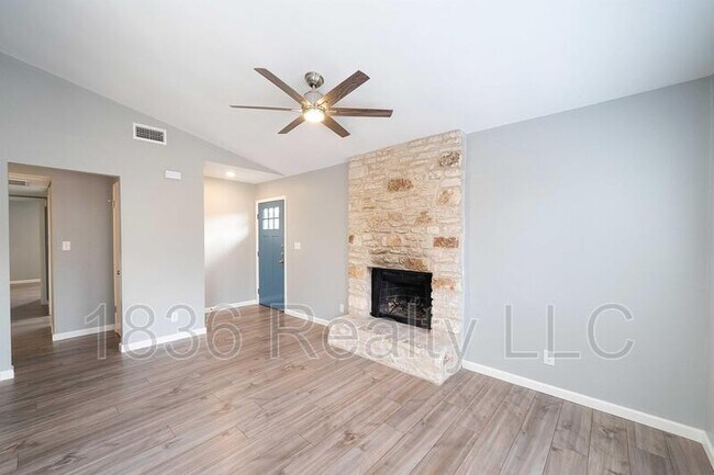 Foto del edificio - 2305 Singletree Ave