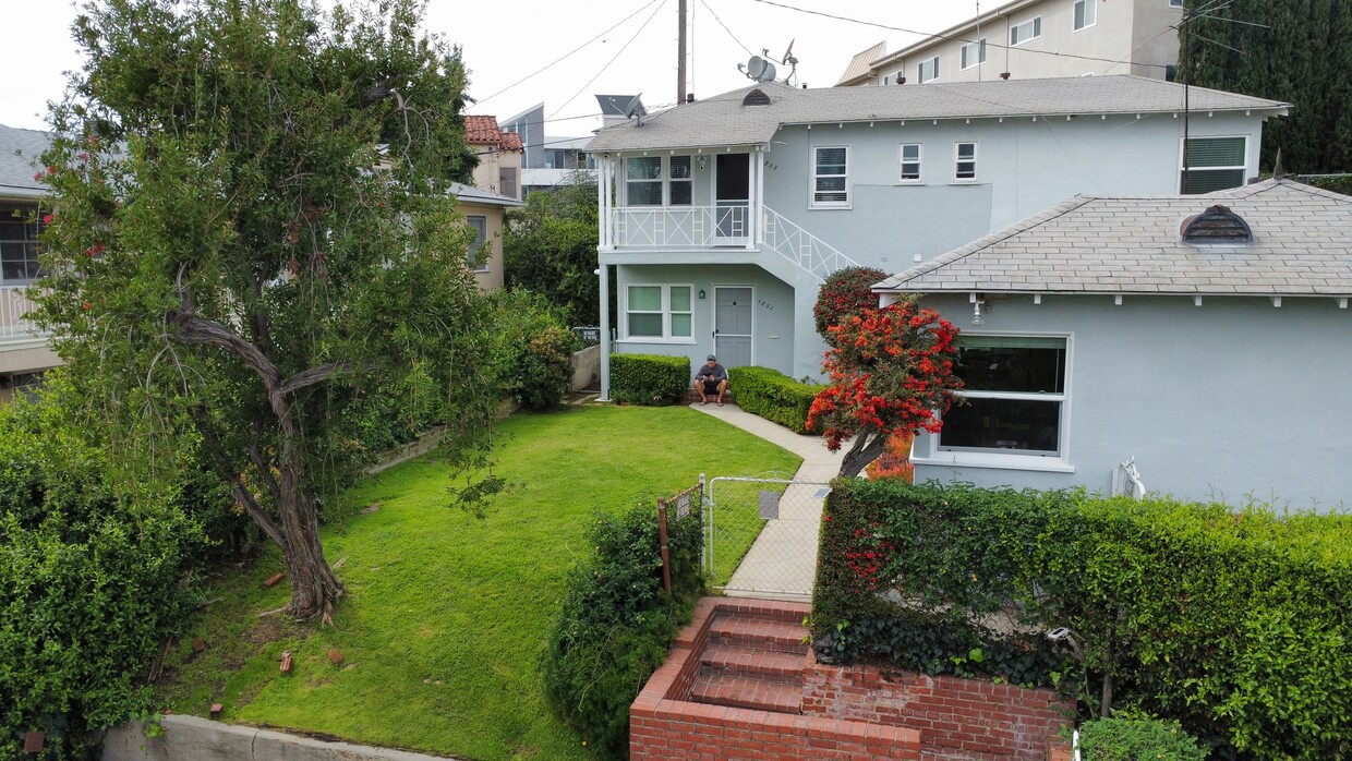 Primary Photo - 1851 Pandora Ave
