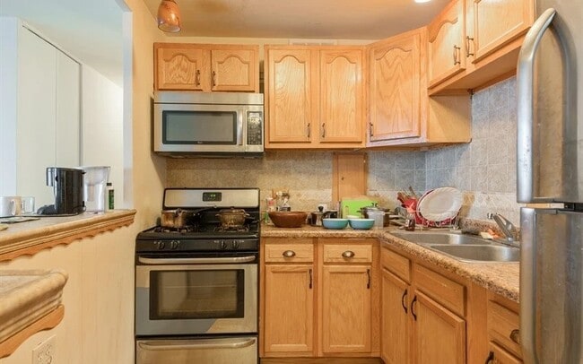 Kitchen - 1400 E 55th Pl