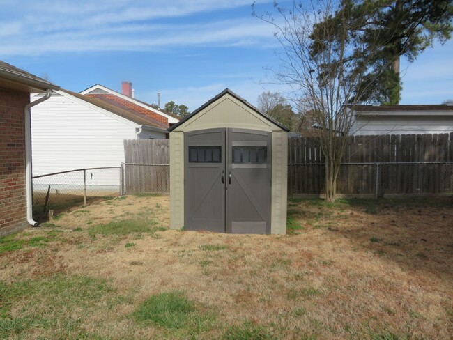 Building Photo - Colonial Heights