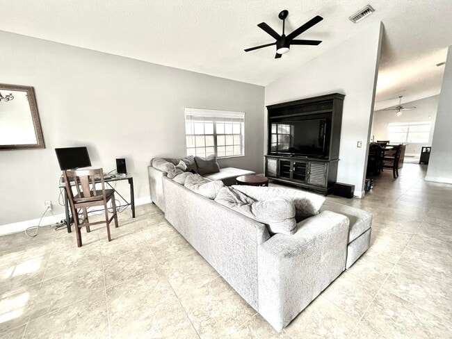 Building Photo - 6373 Lansdowne Cir