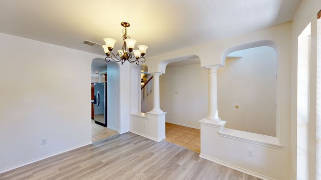 Building Photo - PRICE IMPROVEMENT IN WHITE ROCK $1,995!!!!