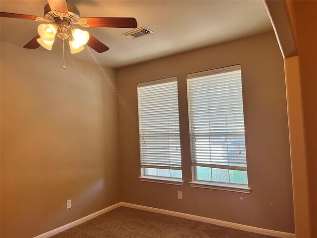 Foto del edificio - 6026 Starbrook Creek Dr