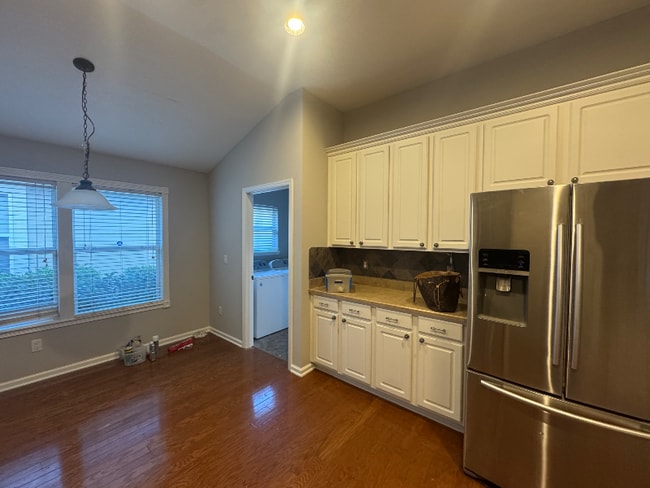 Foto del edificio - 6479 Silver Glen Dr