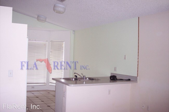 Building Photo - 3 br, 2 bath Apartment - 2120 Justin Avenue