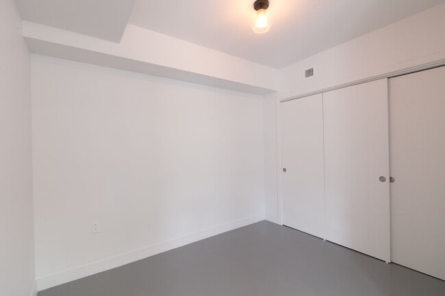 Photo du bâtiment - 4350 Av. de l'Hôtel-de-Ville
