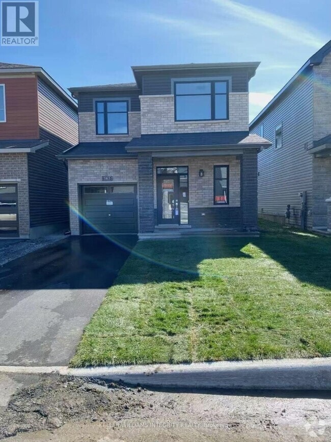 Building Photo - 165 Gosling Cres
