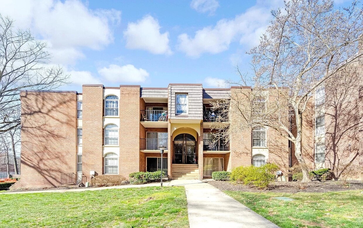 3304 Woodburn Village Dr Unit 22, Annandale, VA 22003 Condo for Rent