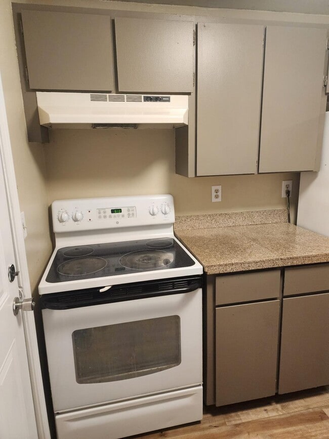 Building Photo - 2808 E Everett Ave