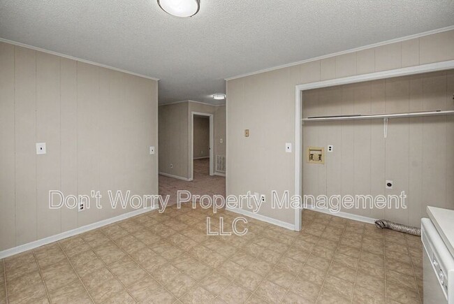 Building Photo - 137 Crest Cir