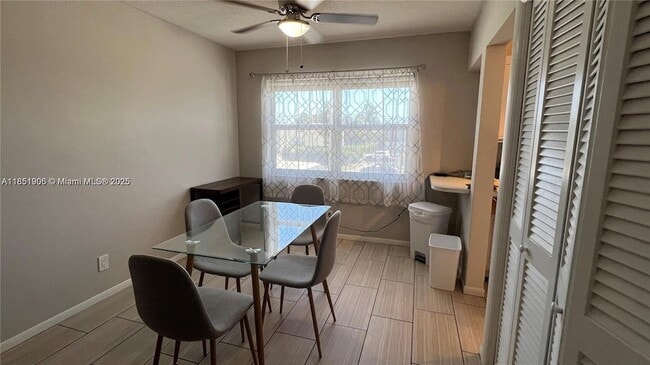 Foto del edificio - 941 Crystal Lake Dr