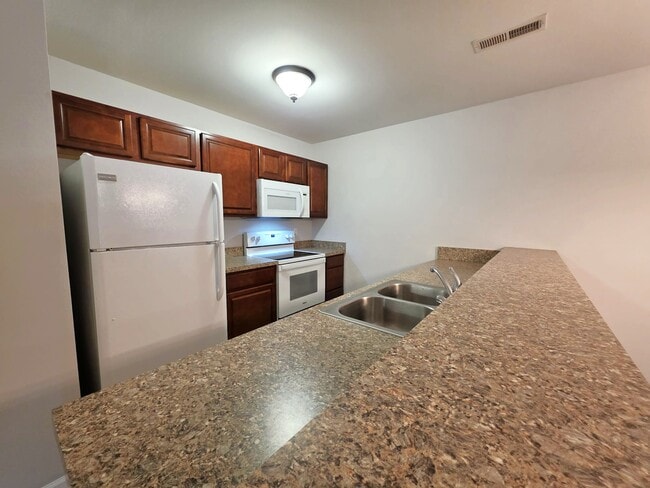 Building Photo - 102 Hunter's Way