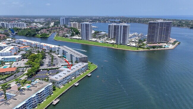 Building Photo - 52 Yacht Club Dr