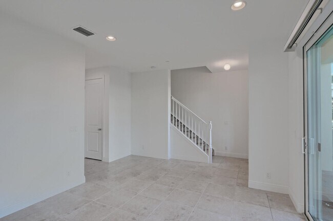 Foto del edificio - 12917 Alton Rd
