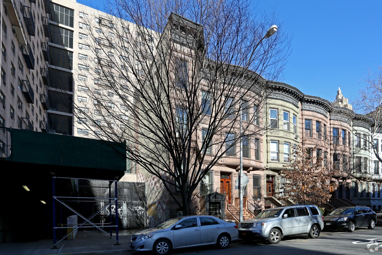 Building Photo - 71 W 89th St