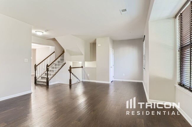 Foto del edificio - 586 Fox River Hills Way