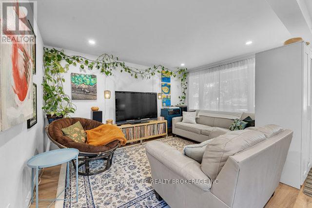 Building Photo - 616 Grosvenor St