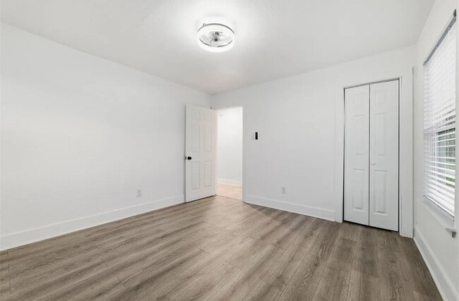Building Photo - 3077 Sunnyvale St