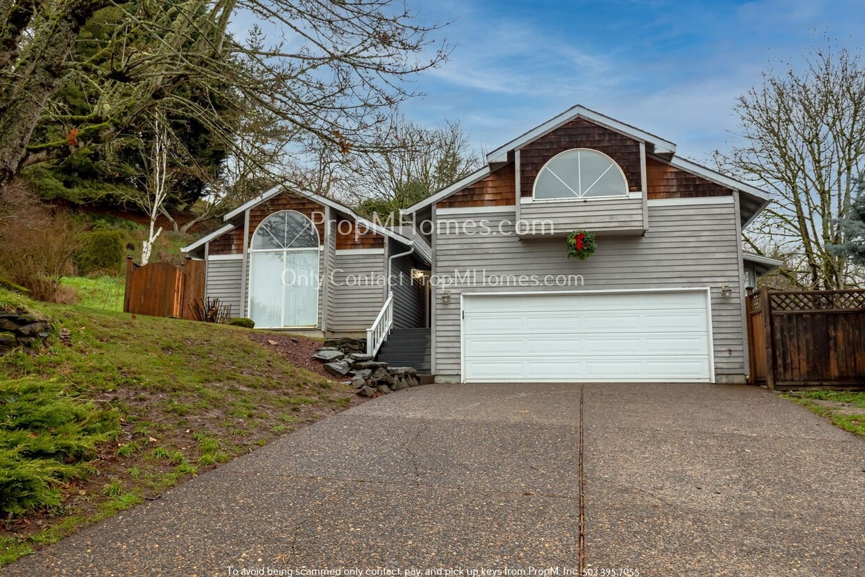 Three Bedroom Plus Bonus In West Linn - Sunset! - Three Bedroom Plus Bonus In West Linn - Sunset!