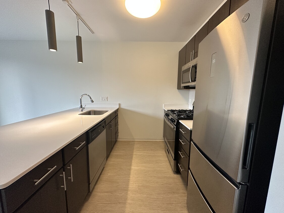 Primary Photo - 225 W Superior St