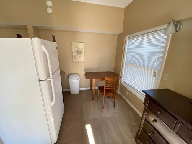 Foto del edificio - Studio apartments available at 3030 Pepper...