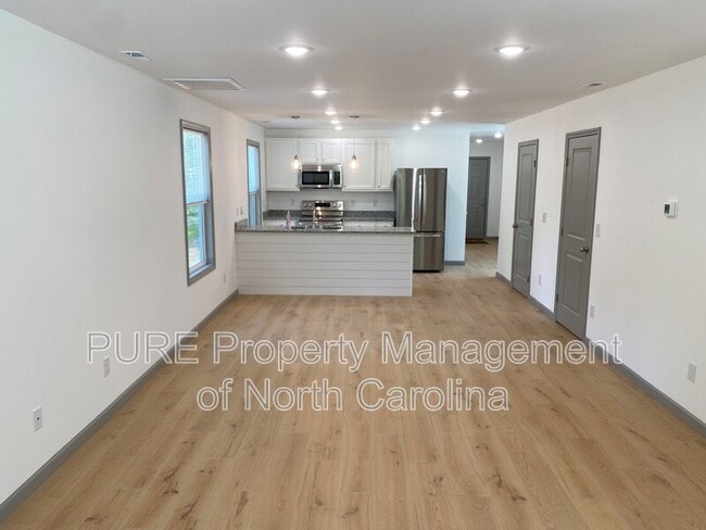 Building Photo - 12025 Platon Ave