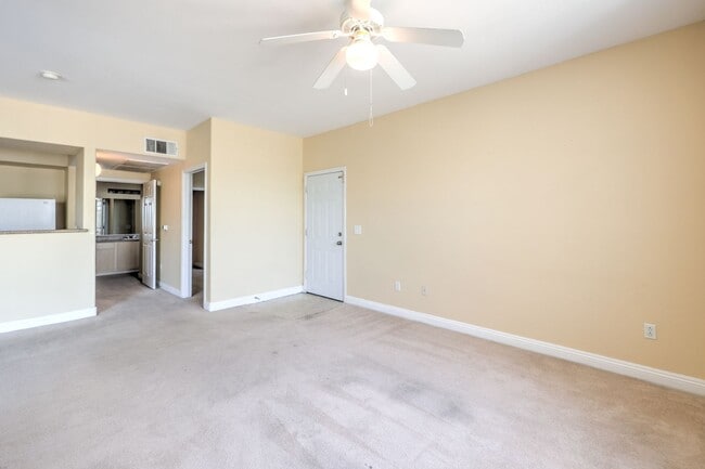 Building Photo - SW- 2 Bedroom Condo!