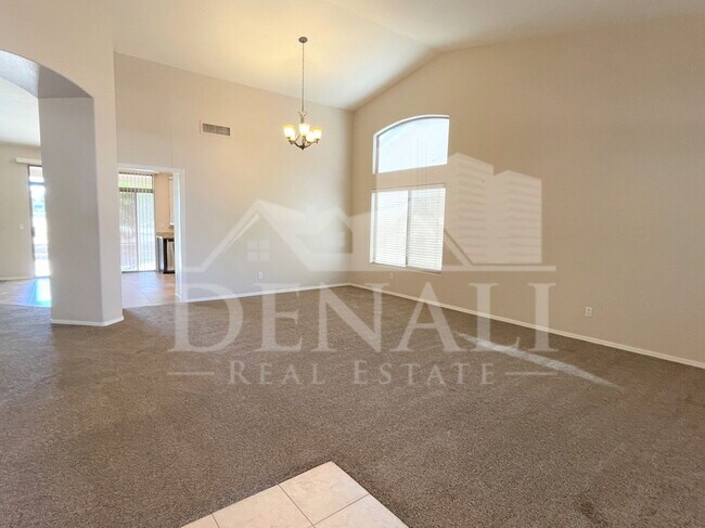 Building Photo - 1121 S Western Skies Dr