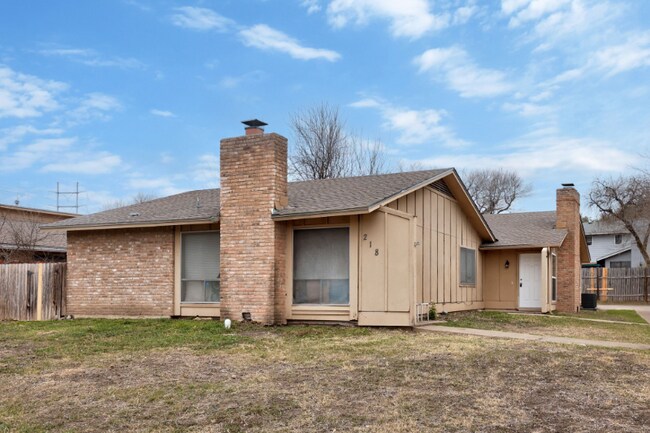 Foto del edificio - 218 W William Cannon Dr