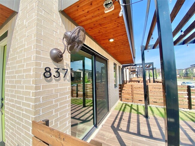Foto del edificio - 837 Emerling Dr