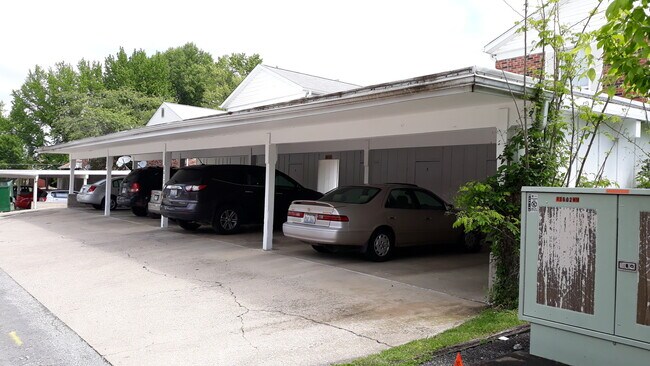 Foto del edificio - 8612 W Main St