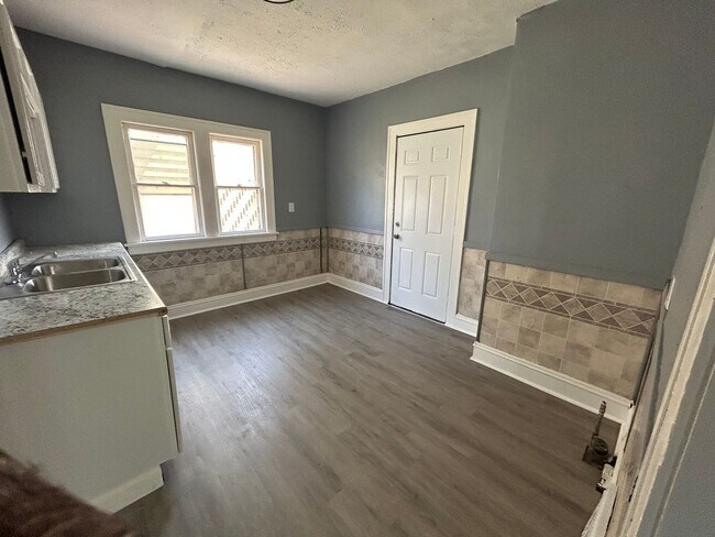 Foto del edificio - Coming Soon! Section 8 Accepted! Newly Ren...