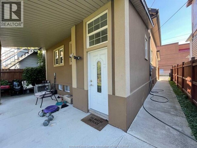 Photo du bâtiment - 330 Elliott St W