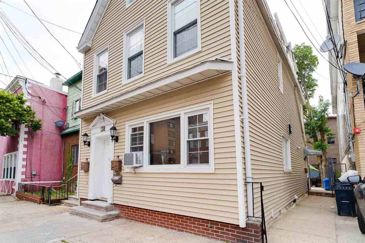 Primary Photo - 138 70th St