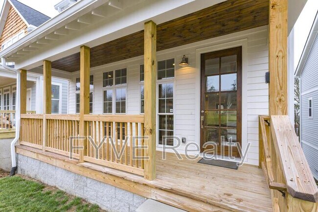 Foto del edificio - 711 Arbor Trace Cir
