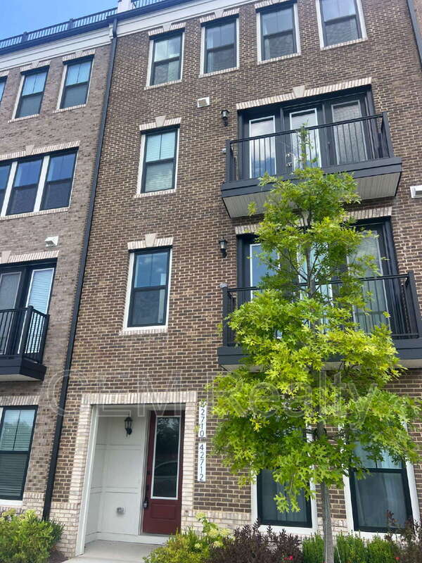 Building Photo - 42710 Darala Dr