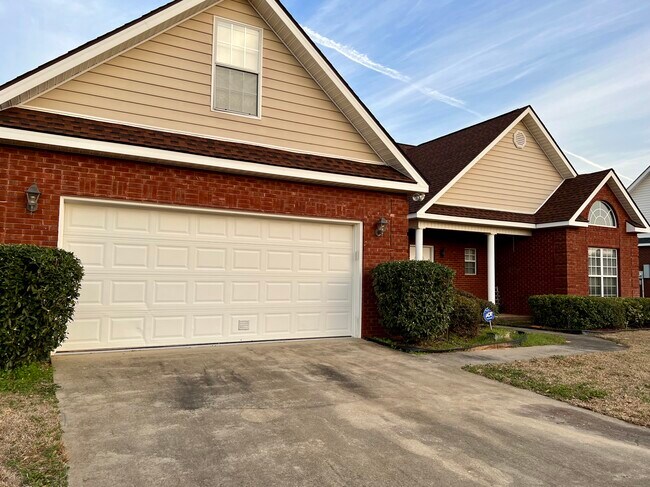 Foto del edificio - 714 Loudon Hill Dr