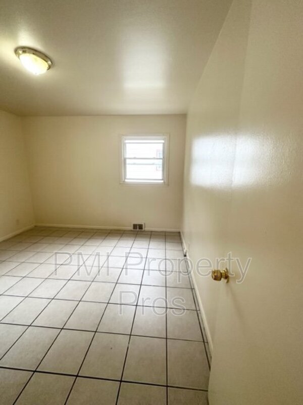 Building Photo - 4954 N 48th St