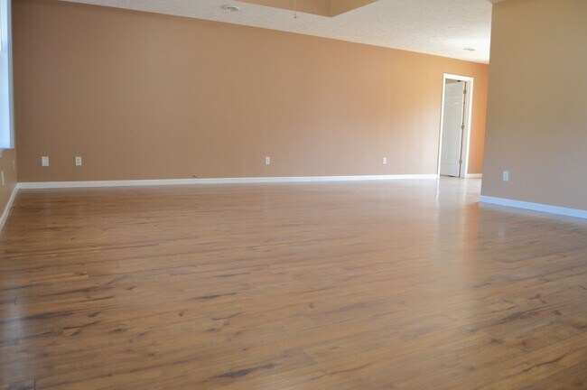 Building Photo - Adorable 3 Bedroom, 2 Bathroom Home in the Waynesville School District