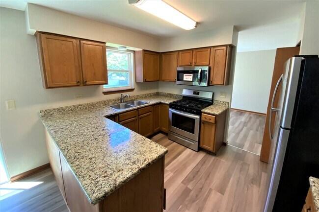 Building Photo - 1847 Pebblestone Dr