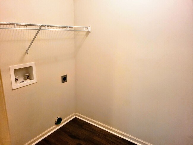 Foto del edificio - 16212 Holy Cross Ln