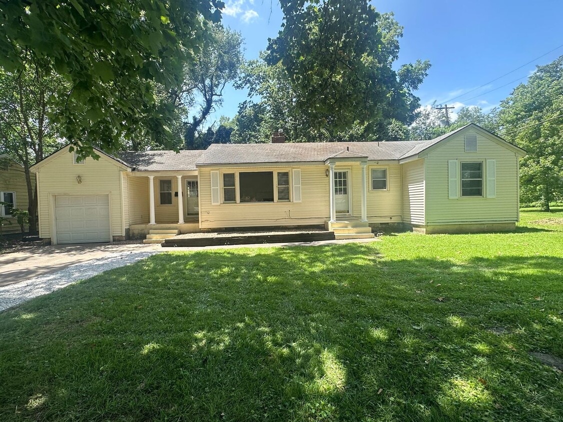 Primary Photo - 3-Bedroom Home Near Phelps Grove Park!