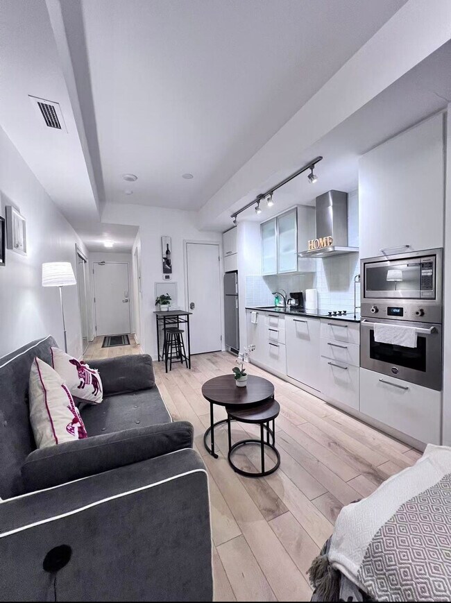 Building Photo - 14 York St