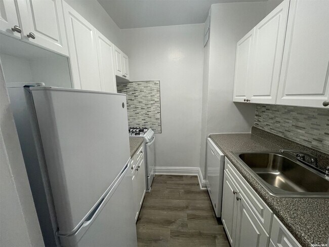 Foto del edificio - 102-40 67th Rd