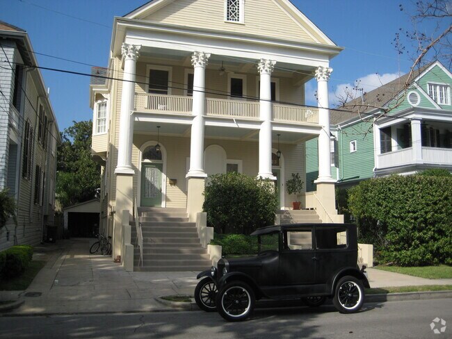 Building Photo - 5525 Hurst St