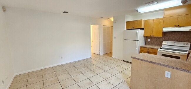 Building Photo - 2311 Coolidge St