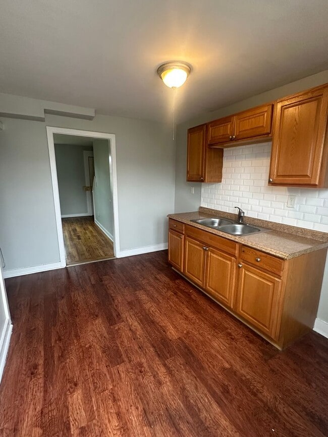 Building Photo - 18-24-24 Balzac Ct