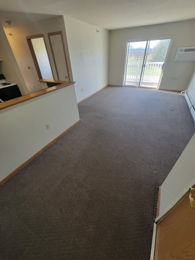 Primary Photo - 2 Bedroom | 1 Bathroom 2nd Floor Unit in O...